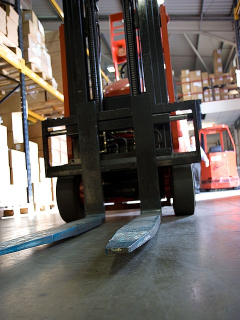 forklift-ga91c8447c_640